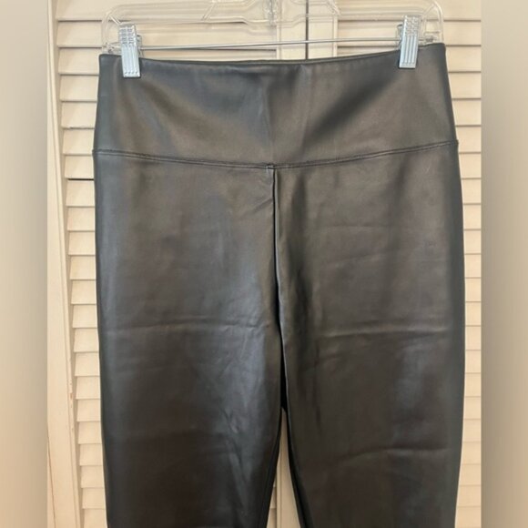 Victoria’s Secret Sport Black Faux Leather Contrast Panel Leggings • Medium - Picture 3 of 9